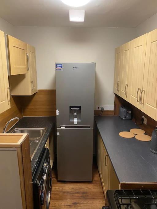 One Bedroom Apartment In Gorgie With New Central Heating System 에든버러 외부 사진