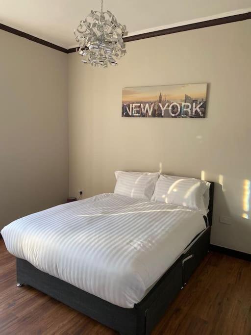 One Bedroom Apartment In Gorgie With New Central Heating System 에든버러 외부 사진