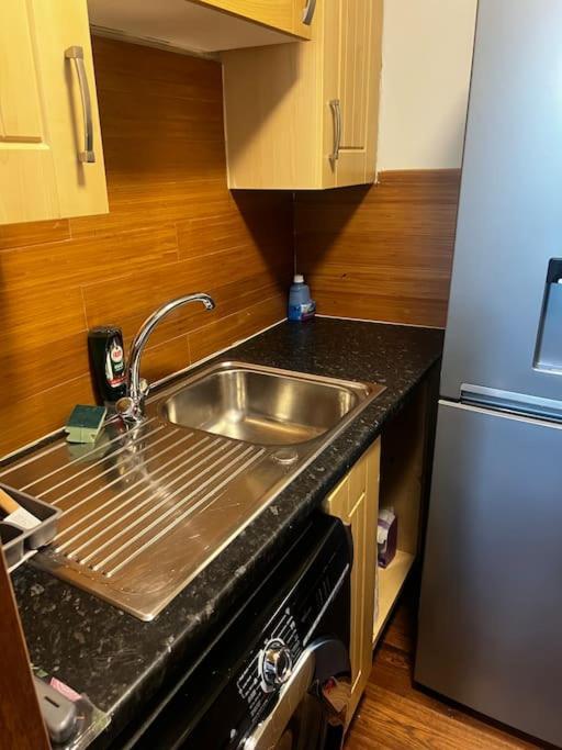 One Bedroom Apartment In Gorgie With New Central Heating System 에든버러 외부 사진